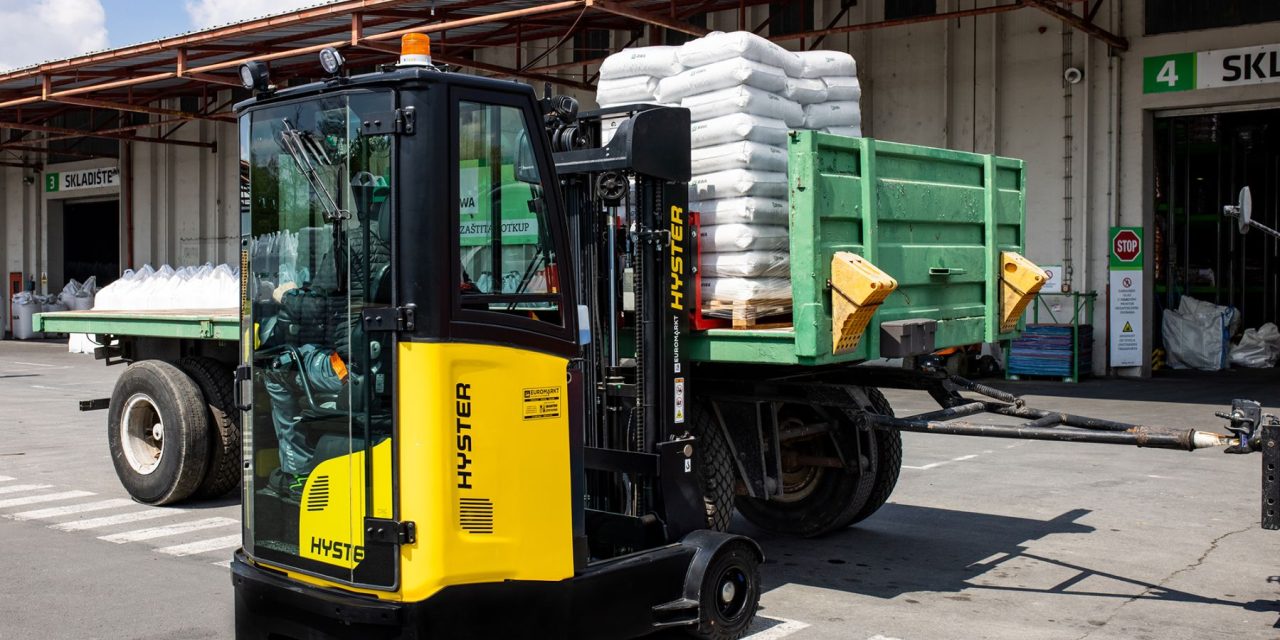 The New Hyster® Reach Truck Goes Outside