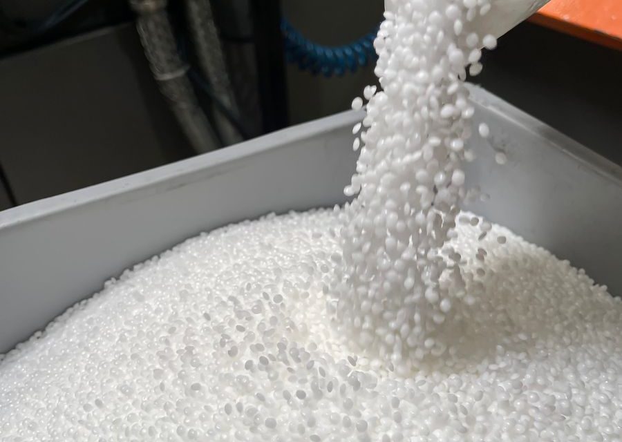 When the material changes, the machine must change – Why recycled plastics, elastomers and silicone are exposing the limits of one-size-fits-all moulding